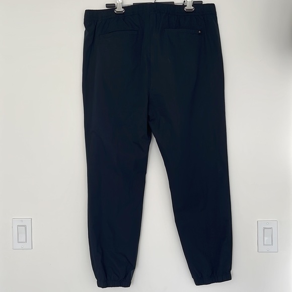 Banana Republic Men’s navy blue parachute pants. Pre-owned. Like new. Size XL - Picture 2 of 13